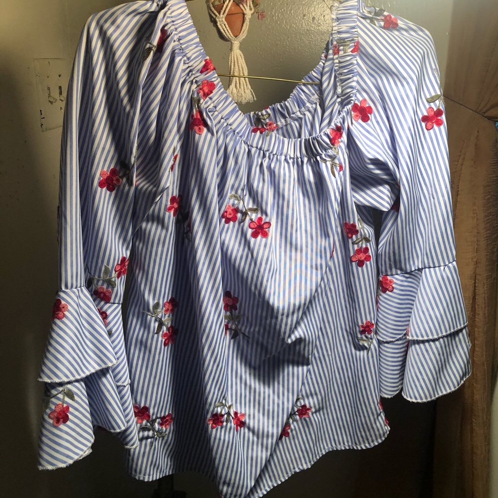 Plus size off the shoulders shirt